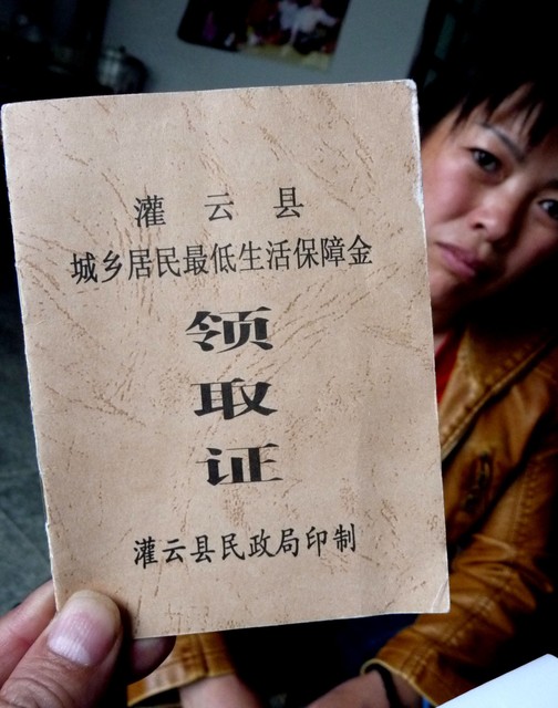 2016暂住证如何办理？揭秘那些年为了居住证跑断腿的日子，从准备材料到顺利取证的完整攻略，让你不再迷茫！