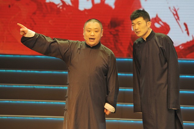 嘻哈包袱铺怎么样：从2008年成立至今，这家相声团体如何用幽默征服了无数观众的心
