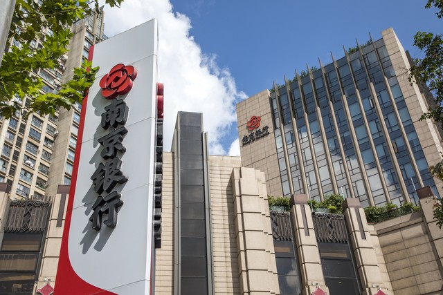 中信银行是哪里的？位于北京朝阳区光华路10号院1号楼6-30层、32-42层，这家银行不仅是首都的一张亮丽名片，更是中国改革开放的见证者与推动者！