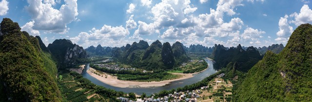 自然风光胜地：探索中国最美的自然奇观，从桂林山水到新疆天山天池，每一处都让你流连忘返