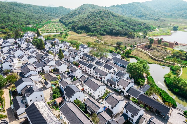 古老村庄变身：从沉睡的角落到闪耀的新星，看中国乡村如何焕发新生机