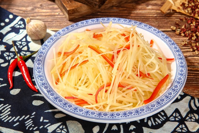 特色东北菜有哪些？带你走进东北美食的世界，一探那些让人垂涎欲滴的经典美食！
