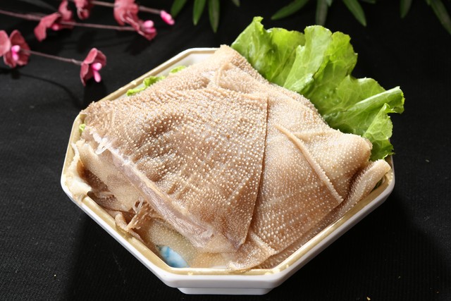 牛肚怎么去腥味？掌握这几个小技巧，轻松做出美味牛肚，让家人赞不绝口！