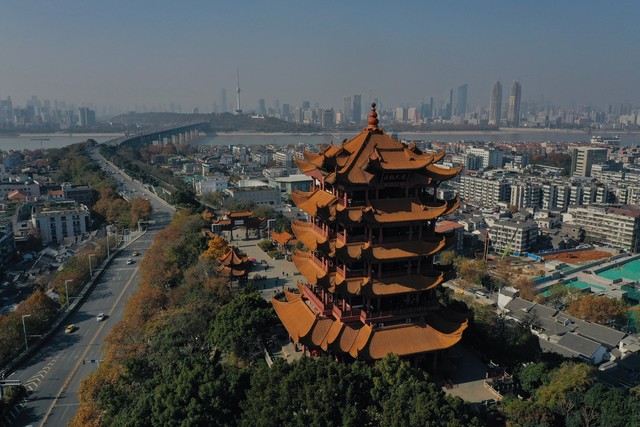黄鹤楼哪个门进最方便？2024年最新攻略带你轻松玩转黄鹤楼，东门、南门、西门各具特色，哪扇门最适合你的心跳节奏？