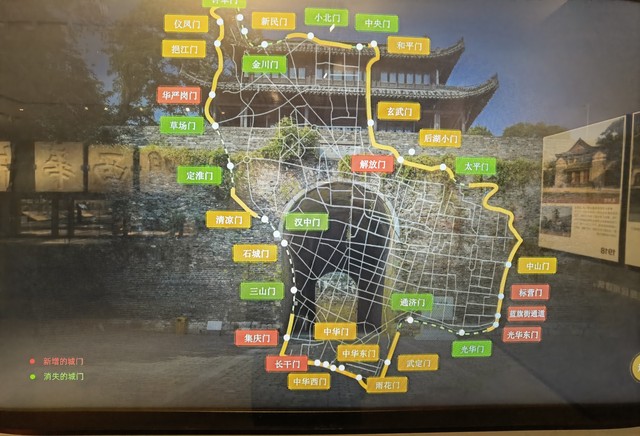 云南旅游导图手绘版：一张图带你玩转彩云之南，发现那些隐藏在山水间的秘密花园，体验最地道的民族风情与美食之旅！