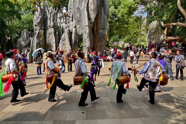 云南旅游十五天攻略：从昆明出发，穿越彩云之南的梦幻旅程，探索玉龙雪山、大理古城、西双版纳热带雨林等绝美景点，带给你一场难忘的冒险之旅