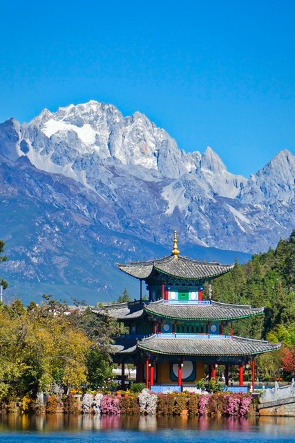 泸沽湖旅游攻略：从丽江出发，一场说走就走的浪漫之旅，带你领略神秘的女儿国风情，探索高原明珠的绝美风光！