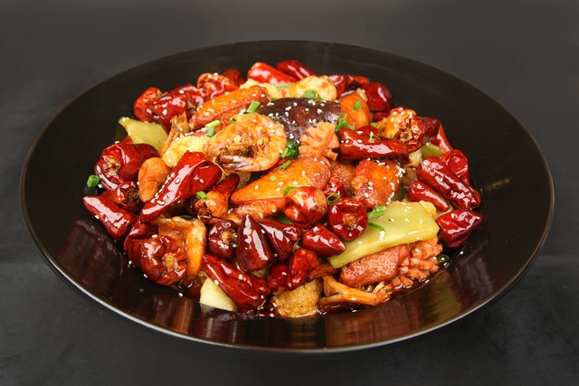 重庆有什么吃的？从麻辣鲜香到甜糯可口，这座山城的美食之旅不容错过！