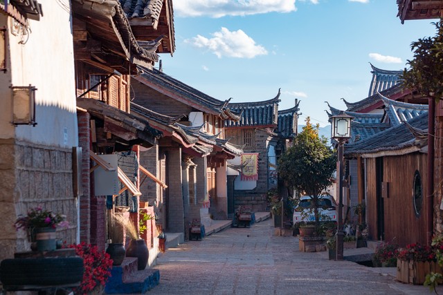 云南丽江茶马古道旅游：穿越千年的历史与自然美景之旅