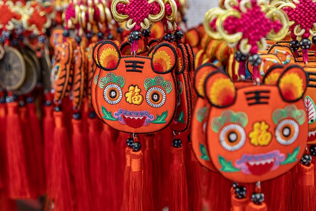 民间手工艺品有哪些？从古老技艺到现代潮流，这些传统瑰宝你绝对不能错过！