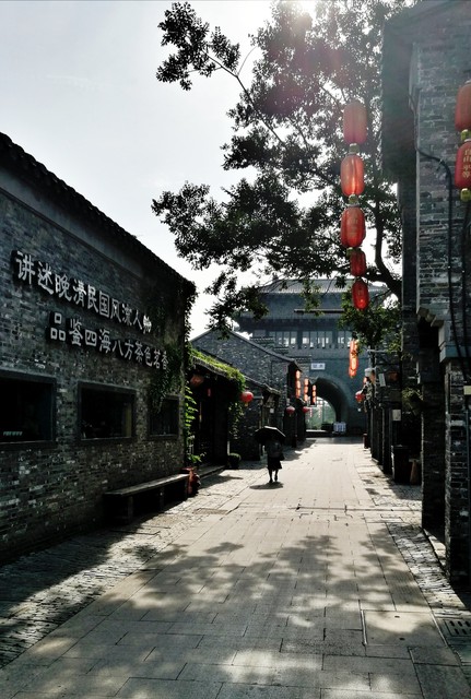 扬州步行街在哪里？扬州东关街，千年繁华不变，古色古香与现代风情完美交融！