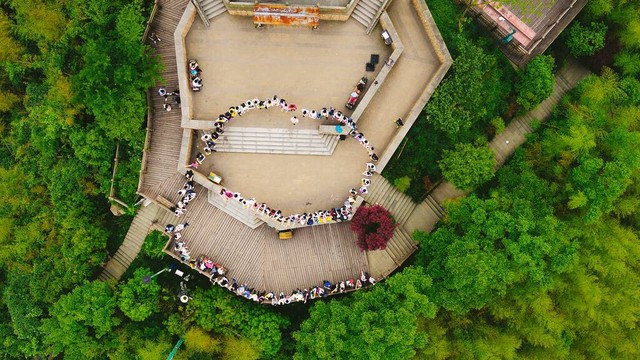 详细阅读:为游客提供了从城市心跳到乡村呼吸的全方位体验——探索那些隐藏在角落里的美好瞬间,感受不一样的中国风情,让每一次旅行都成为难忘的记忆 为游客提供了从城市心跳到乡村呼吸的全方位体验——探索那些隐藏在角落里的美好瞬间,感受不一样的中国风情,让每一次旅行都成为难忘的记忆