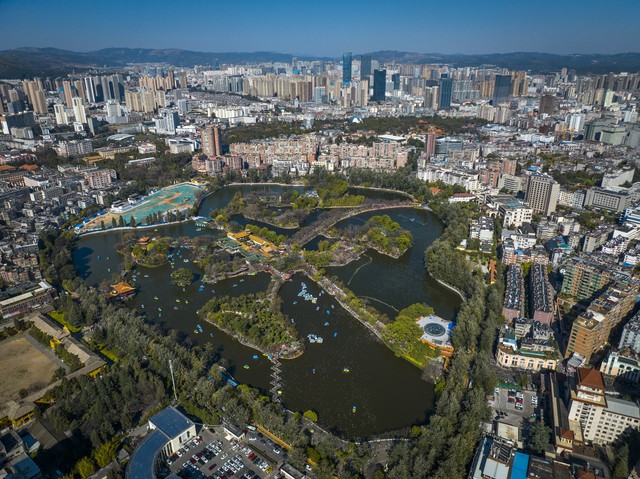 未来几天昆明天气预报：晴空万里，微风轻拂，你准备好迎接这份温暖了吗？