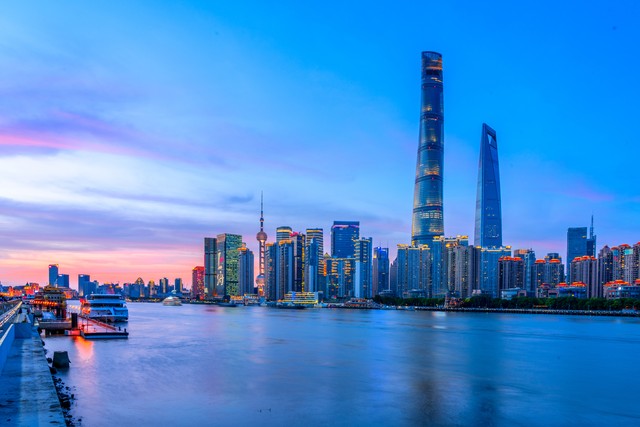 上海东方明珠多少钱？2024年最新票价揭晓，带你玩转这座城市的璀璨明珠，享受前所未有的观光体验，不容错过的亲子游首选，情侣约会的理想之地，还有那些你不知道的秘密等你来发现！