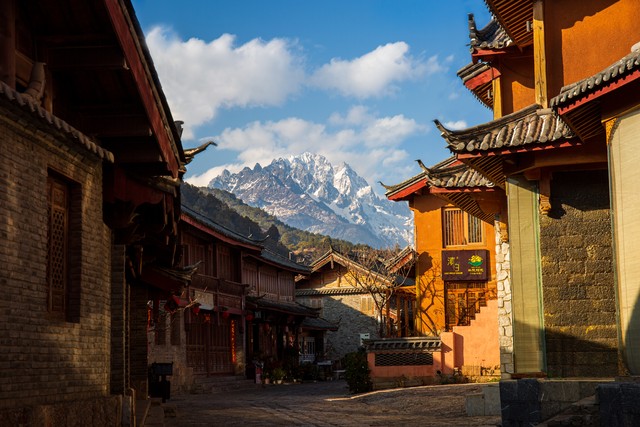 详细阅读:冬天去丽江旅游攻略:当雪花遇见古城,一场说走就走的浪漫之旅 冬天去丽江旅游攻略:当雪花遇见古城,一场说走就走的浪漫之旅