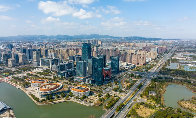 宁波北仑经济怎么样？2024年最新数据揭示北仑区如何在高质量发展中脱颖而出，成为浙江乃至全国瞩目的经济增长极