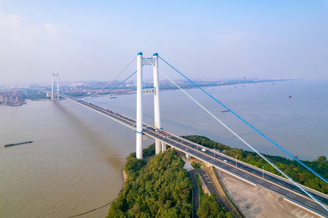 江阴大桥收费多少？2024年最新收费标准揭晓，江阴大桥过桥费不再是秘密，车主们必看的省钱攻略，以及未来可能的变化趋势