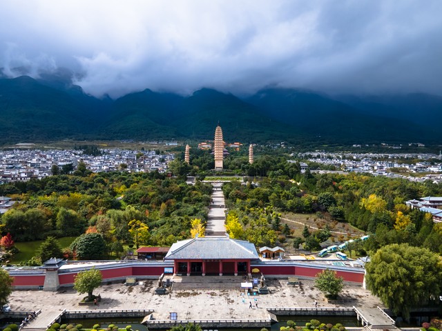 大理国庆游客：当400万颗心同时跳动，这座古城如何承载一场盛大的狂欢？