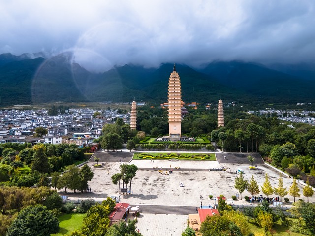 治理云南旅游宰客：从心碎到希望——看云南如何用实际行动重塑游客心中的那片世外桃源，让每一次旅行都充满惊喜而非惊吓