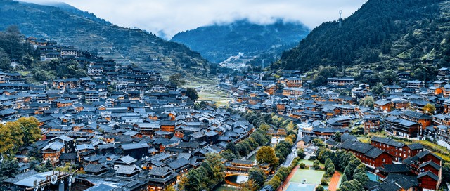 如何优雅又不失风趣地踏上西江千户苗寨之旅 —— 让你的旅程变成一场美妙的冒险！