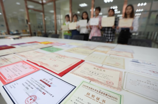 学生在校证明怎么开？2024年最全攻略，辅导员、教务处、线上申请全知道，大学生必看！轻松搞定各类证明，再也不用担心找不到工作或错过优惠！