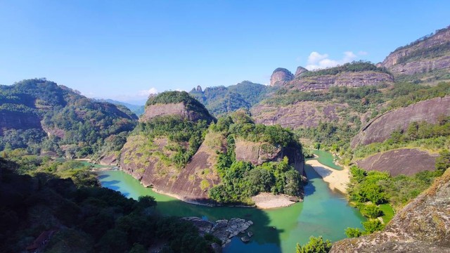 裹之旅福建到：从武夷山的云雾缭绕到泉州古城的小巷烟火，一场说走就走的心灵治愈之旅