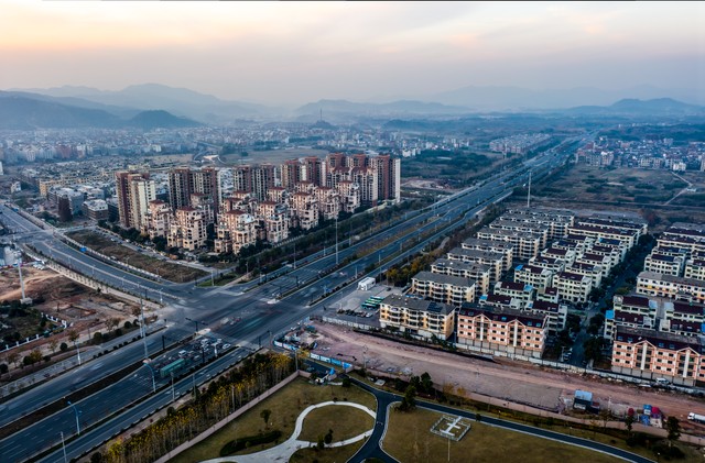 义乌到龙游多久？26分钟的高铁旅程，让两地之间的距离不再遥远！