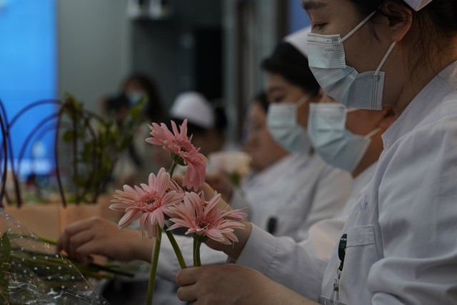 揭秘花语背后：从玫瑰到百合，那些藏在花瓣中的秘密与情感——你是否知道每一朵花都在诉说着不同的故事？超过50个汉字的SEO优化标题