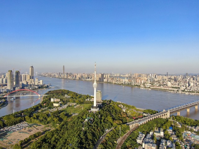 汉口江滩怎么样：从曾经的防汛险滩到如今亚洲最大江滩文化公园，这里发生了什么？