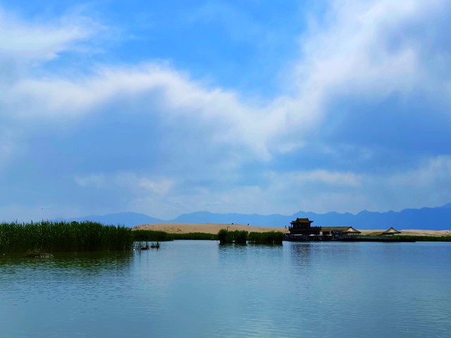 沙坡头与沙湖哪个好玩？宁夏旅行必选攻略大揭秘
