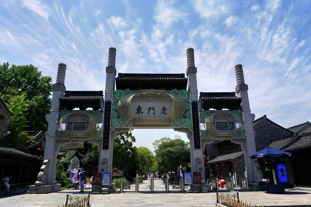 南京老门东地铁怎么走：从武定门站出发，轻松抵达这座充满历史韵味的老街区，只需几步就能穿越时空，感受不一样的南京风情