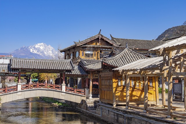 云南丽江古城手绘：穿越时空的艺术之旅，用画笔留住古城的每一道光影！
