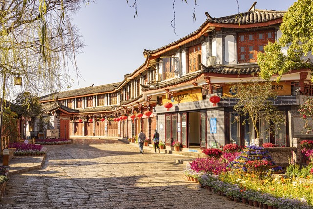 丽江古城里的普洱茶：一场穿越千年的味蕾之旅，品味岁月沉淀的香醇，感受茶马古道上的故事