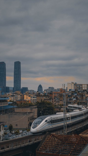 昆明市官渡区旅游公司带你畅游七彩云南，体验不一样的夏日风情，从这里出发，探索昆明的魅力，享受美食与文化的盛宴，开启一段难忘的旅程！