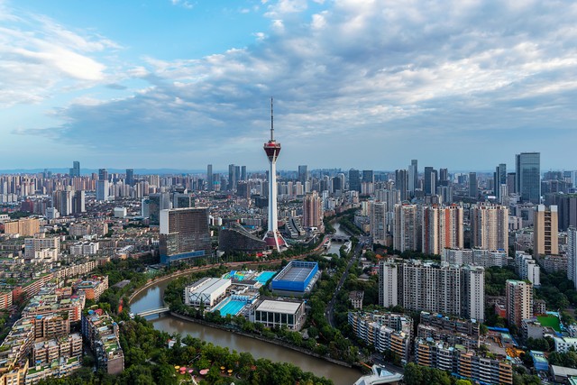 从成都出发，一路向南：一场说走就走的丽江自驾之旅，探索沿途美景与人文风情，让你的心灵在旅途中找到归属