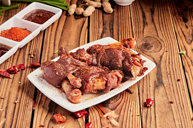 烤鸭脖怎么样：从街头小吃到美食传奇，一场舌尖上的冒险之旅