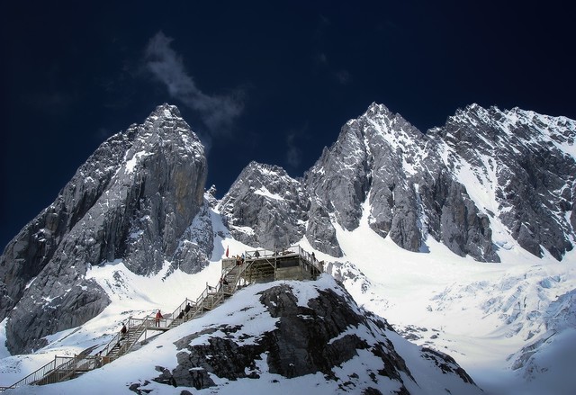 丽江玉龙雪山打车攻略：从古城出发，一路畅游雪山美景，轻松愉快的旅行体验！