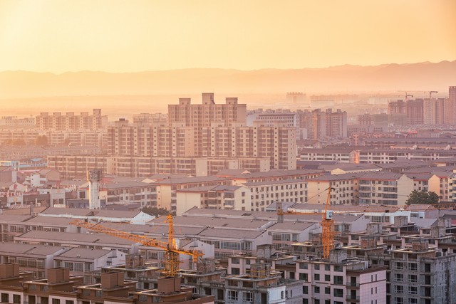 而兴的城市：从废墟中崛起的奇迹，见证历史与未来的碰撞