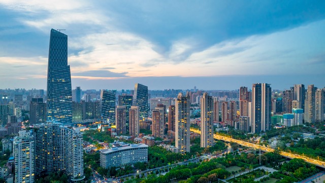 西安西部家具城怎么样：从传统市场到现代家居购物天堂的华丽转身，这里不仅有你想要的一切，还有意想不到的惊喜