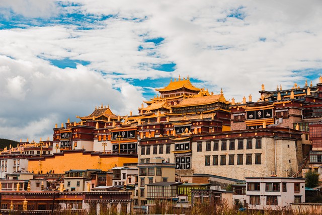 香格里拉旅游团购攻略：揭秘不为人知的优惠秘密，让你的旅程性价比爆表！