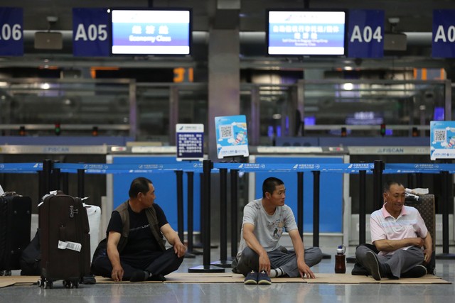 当中转航班延误遇上“幸运”乘客：一场与时间赛跑的冒险之旅，如何优雅应对中转航班延误？——从实际案例看航空公司、旅客共同面对挑战