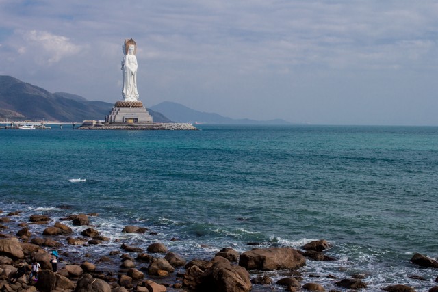 去三亚南山，一场说走就走的心灵之旅，探索南海观音的神秘魅力与素食文化的独特韵味