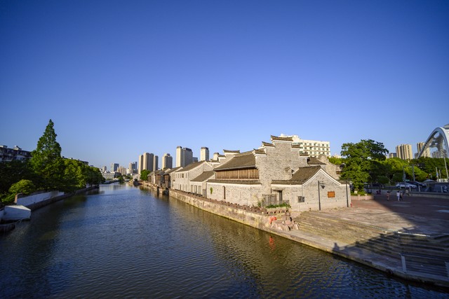 宁波市风景区有哪些？从古老藏书楼到现代主题乐园，宁波给你意想不到的惊喜体验！