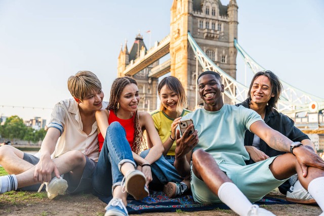 英国留学一年多少钱？2024最新攻略，从学费到生活费全解析，让你轻松规划留学预算，不再为钱烦恼！