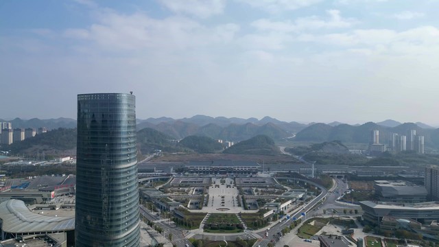 遵义高铁站是哪个站？遵义市的高铁心脏——遵义站，带你走进这座城市的交通门户