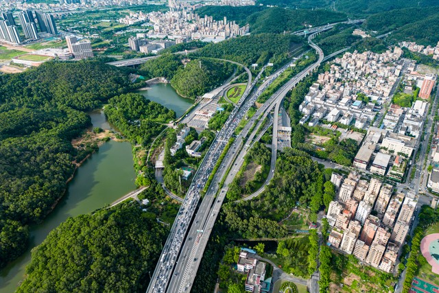 汕头到阳江多少公里？626.2公里的精彩旅程，带你领略广东最美风光，从汕头出发，一路向西，穿越汕昆、甬莞、潮莞、莞佛、京港澳、广澳、珠三角环线、深罗、沈海及西部沿海高速，直至抵达阳江，这不仅是一次距离的跨越，更是一场心灵的旅行。你准备好迎接这场充满惊喜的冒险了吗？