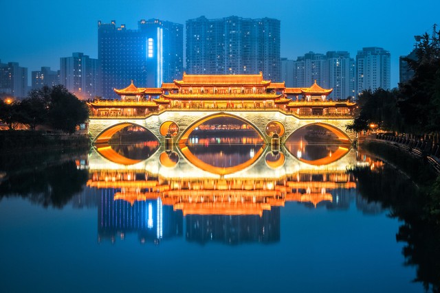 成都都有哪些地方好玩？2024年最新必打卡的成都旅游胜地全揭秘，让你一次玩个够！