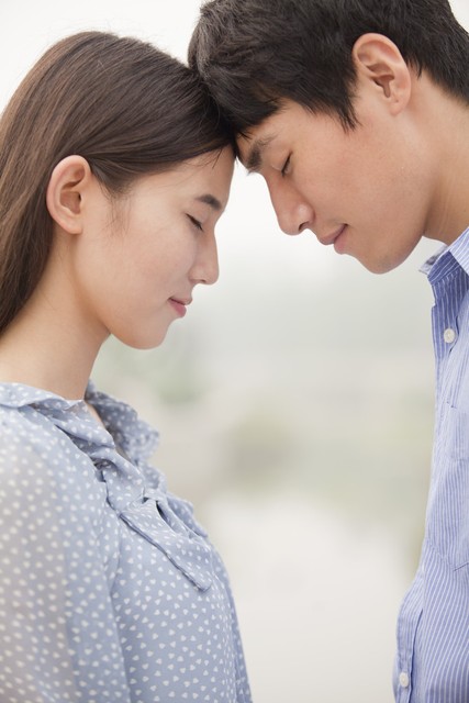 当爱情遇见丽江：云南丽江旅游婚纱摄影，一场浪漫与自然的邂逅，带你走进每一对新人梦想中的婚礼故事