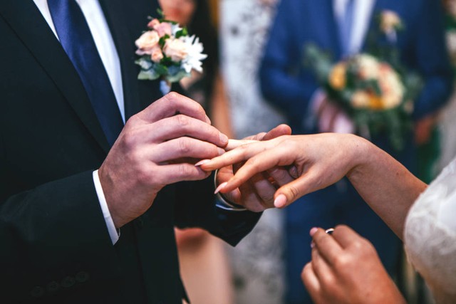为什么选择婚介？——从单身贵族到幸福伴侣的蜕变之路，揭秘现代婚恋市场的秘密武器