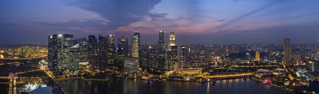 新加坡为什么钱值钱：揭秘这座亚洲金融明珠背后不为人知的故事，带你走进一个充满机遇与挑战的世界